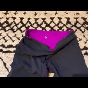 Lululemon WunderUnder black/purple leggings 6